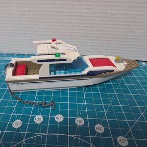 LEGO City 60221 Diving Yacht Scuba Explorer De Luxe Incomplete AS IS